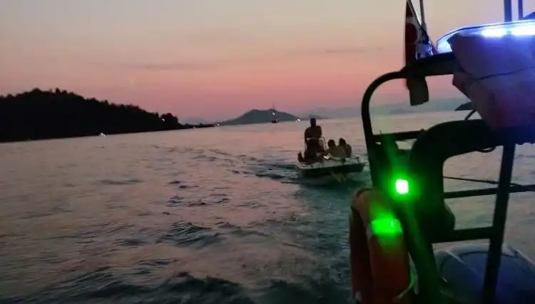 Fethiye Açıklarında Kaç Saat Süren Dram: Sürüklenen Teknedeki 4 Kişi Kurtarıldı