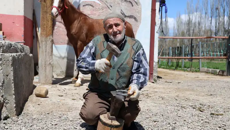 77 Yaşındaki Usta, 63 Yıldır Mesleğine Aşkla Hizmet Ediyor