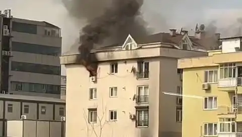 Mecidiyeköy'de Dört Katlı Binada Yangın Paniği: Mahalle Sakinleri Tahliye Edildi