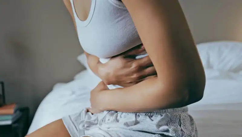 22 Yaşında Bağırsak Kanseri Teşhisi: Erken Belirtiler Görmezden Gelindi