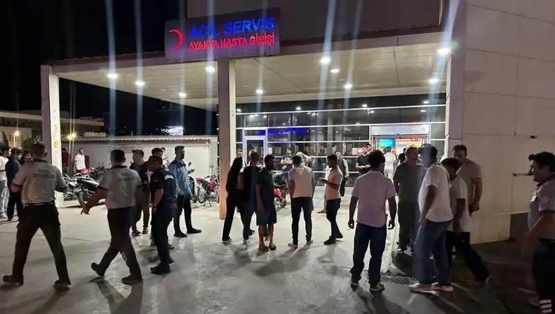 Acil Servis Önünde Tekme Tokat Kavga: Sağlık Çalışanları Olaya Müdahale Etti