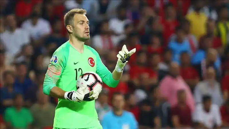 Milli Kaleci Mert Günok'un Futbolu Bırakma Yaşı ve Gelecek Planları