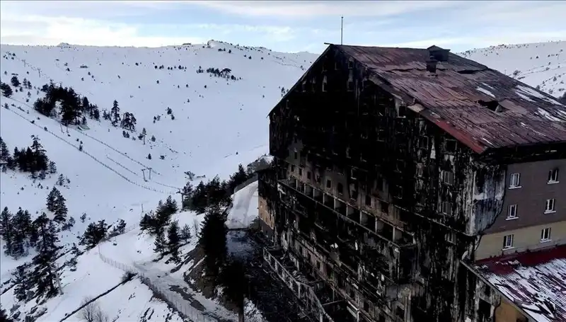 Kartalkaya'da Yangın Faciası: 8 Bina Tahliye Edildi, Tırlar Harekete Geçti!