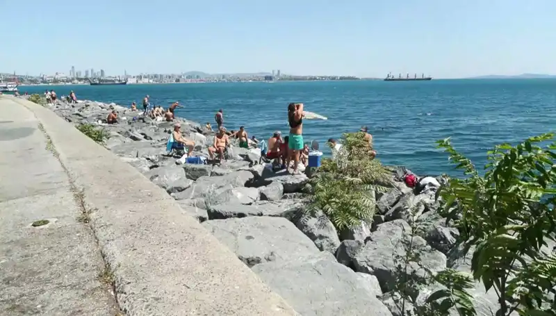 İstanbul'da Bahar Rüzgarı: Sahiller Dolduruldu, Hava Yeniden Isındı