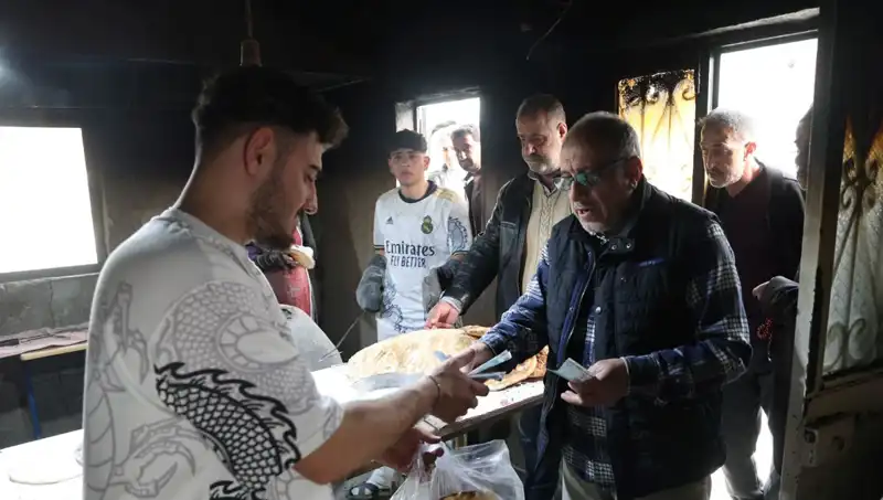 İki Çeşit Ekmek İçin 7 Kilometre Yürüyüş: Saat 15.00’te Başlayan Yoğunluk