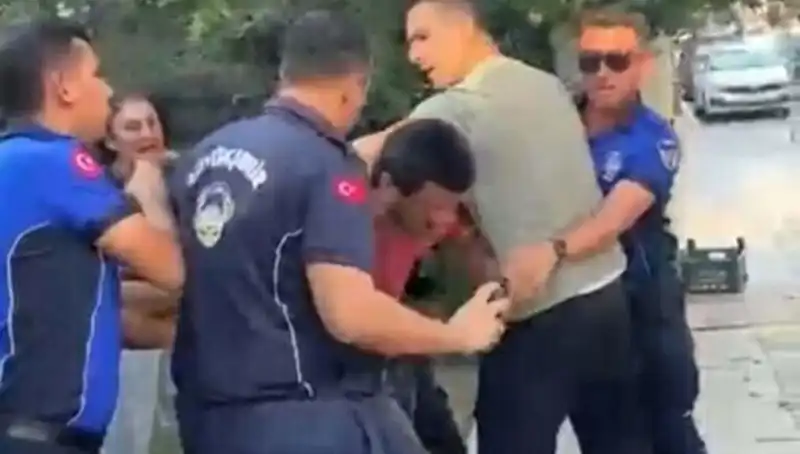 Seyyar Satıcıya Zabıta Tarafından Sokak Ortasında Dayak: Olayın Detayları