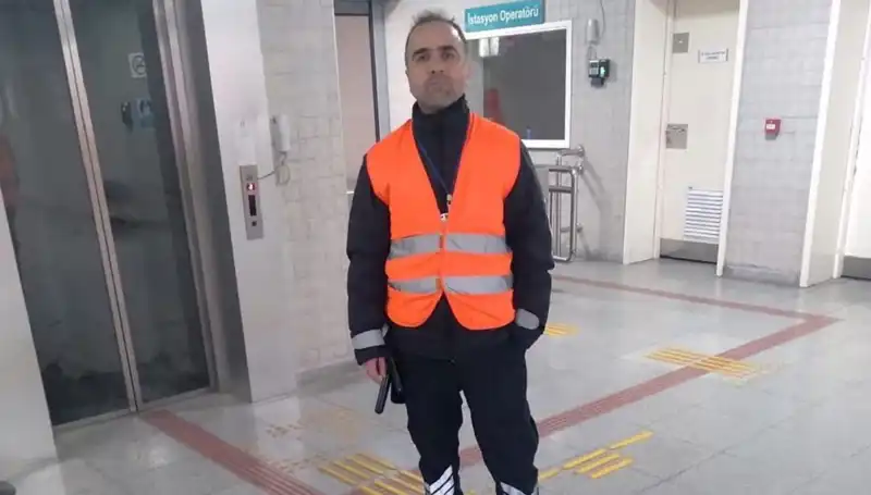 Trende Sigara İçen Adam, Güvenlik Görevlisini Korkunç Bir Şekilde Öldürdü