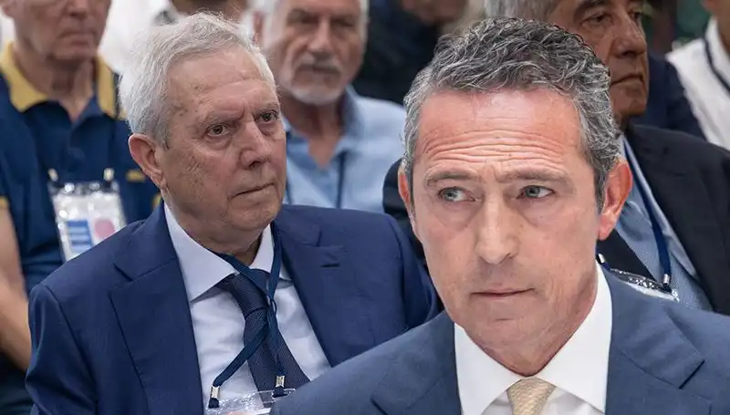 Fenerbahçe Divan Kurulu'nda Aziz Yıldırım'dan Olaylı Adaylık Açıklaması