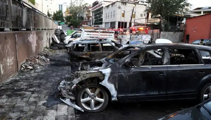 Sanayi Sitesinde Yangın: Yalnızca Tamir Bekleyen Araçlar Değil, Umutlar Da Yandı