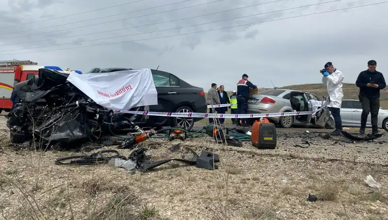 Tatilin İlk Günü Korkunç Bir Kazaya Sahne Oldu: Beş Can Gitti