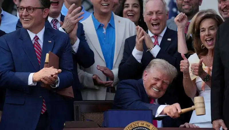 Trump, "Büyük, Güzel Yasa Tasarısı"nı İmzaladı: Ekonomi İçin Yeni Bir Dönem mi?