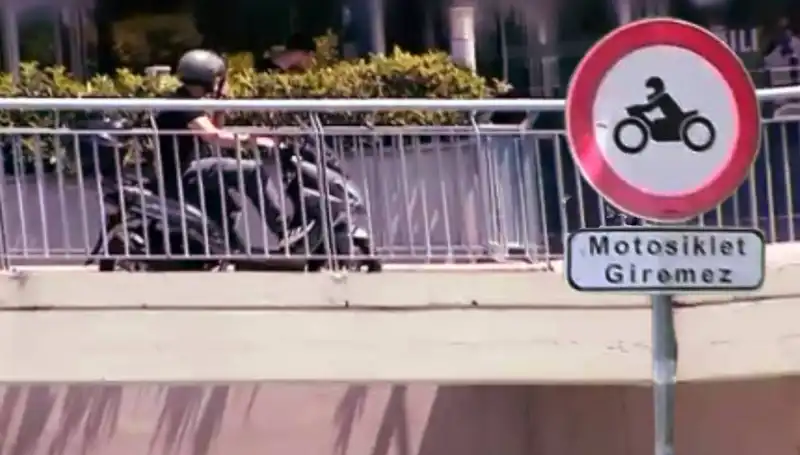 Üst Geçitler, Motokuryeler Tarafından İşgal Altında! Neler Oluyor?