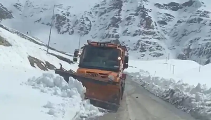 Kar Engeli Aşıldı: Beş Aydır Kapalı Olan Yol Yeniden Açıldı