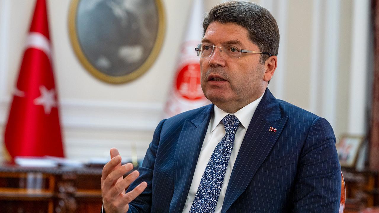 Adalet Bakanı Tunç, 'korsan metin' durumunu eleştirdi.