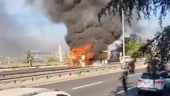 D-100 Karayolu'nda Meydana Gelen TIR Yangını, Trafiği Felç Etti
