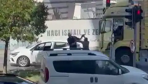 İstanbul Trafiğinde Çekiçli Dehşet: Olayın Ayrıntıları ve Tepkiler