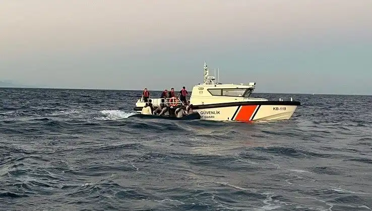 Ayvacık Açıklarında 17 Göçmen Kurtarıldı: Deniz Mucizesi ve İnsanlık Dramı