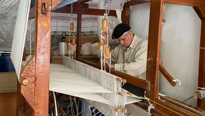 62 Yıldır İpliğin Sanata Dönüşümünde Usta: Hayatını Dokuyarak Geçiren Sanatçı