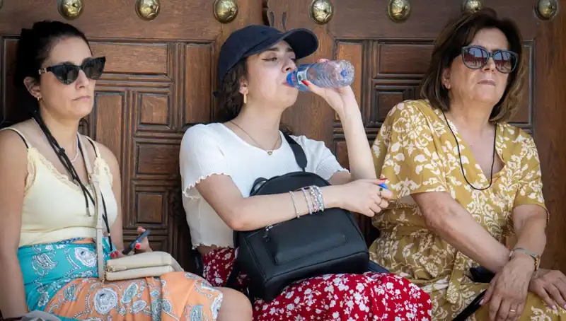 Türkiye'nin 23 İlinde Rekor Sıcaklıklar, 40 Dereceyi Aşan Havalar Etkisini Gösterdi