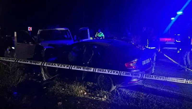 Minibüs Ters Şeritte Dehşet Saçtı: Kazada 1 Ölü, 8 Yaralı
