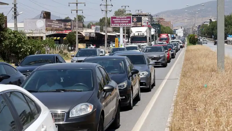 Aydın-Muğla Arasında 60 Kilometreyi Bulan Araç Kuyruğu Neden Oluştu?