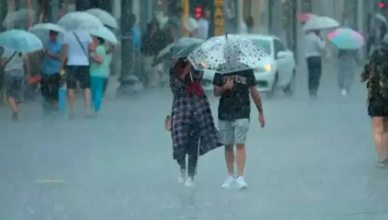 İstanbul'da Sağanak Yağış ve Yangın Bölgesinde Tehlikeli Rüzgar Alarmı!