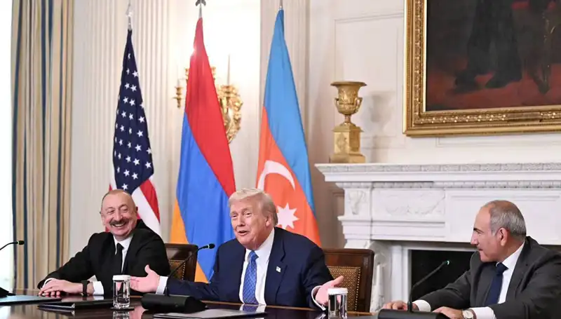 Azerbaycan Lideri Aliyev'den Ermenistan'a Anayasa Çağrısı: Zaman Kaybına Gerek Yok