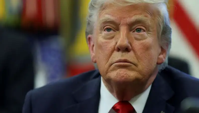 Trump: "Hem Ülkeye Hem Dünyaya Yön Veriyorum" Dedi