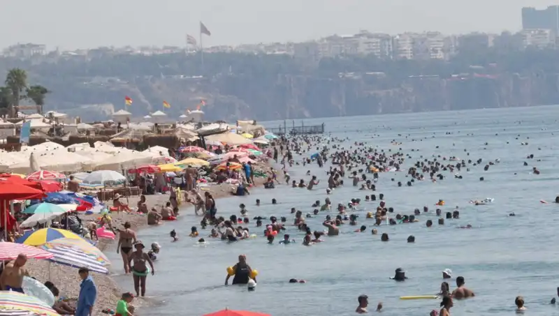 Antalya'da Sıcak Denizlerle Müthiş Yaz Keyfi Başlıyor!
