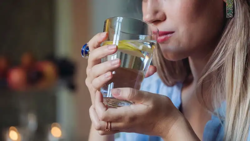 Harvardlı Uzmanın Araştırması: Limonlu Su Gerçekten Sağlığa Faydaları Neler?