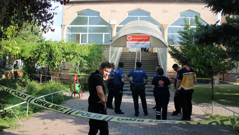 Husumetli İki Kişinin Kanlı Çatışması: Namaz Kılarken Öldürülen Adamın Dramı