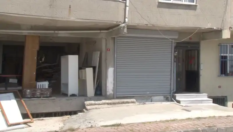 Kiracıları İsyana Sürükleyen Bina Sahibi: Ayakkabıları ve Kargoları Çalan Vahşet