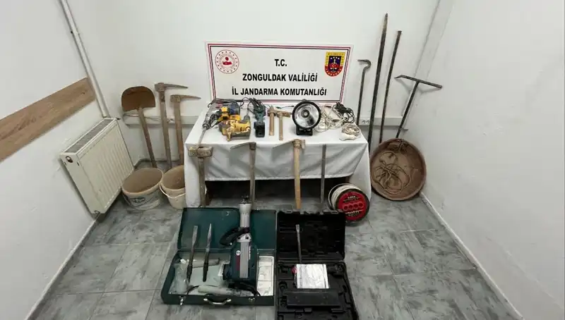 Çaycuma’da Kaçak Kazı Yapan 5 Şahıs Suçüstü Yakalandı