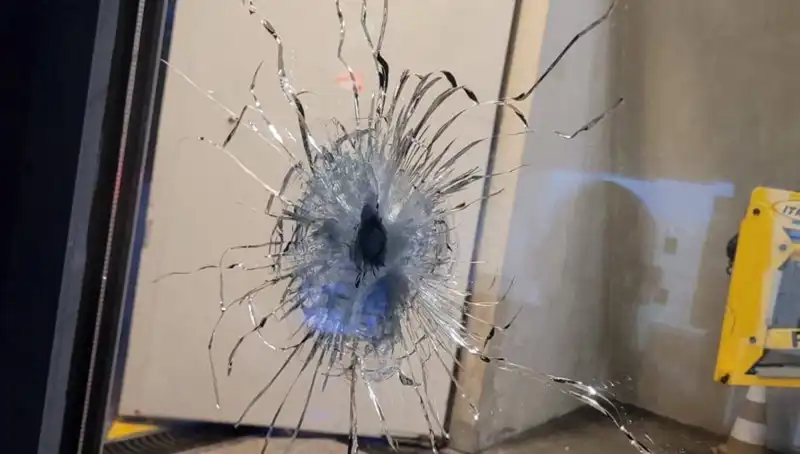 Fransa Hapishanelerine Saldırı: Araçlar Kundaklandı ve Otomatik Silahla Ateş Açıldı