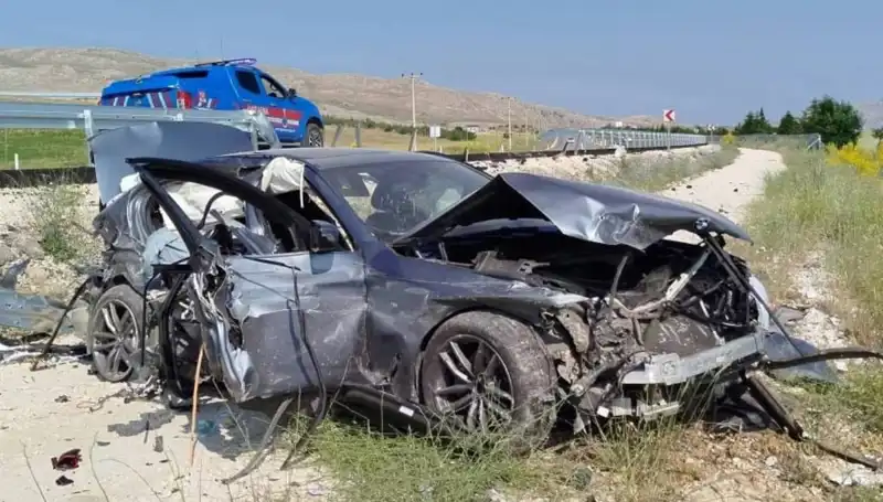 Sivas'ta İki Feci Trafik Kazası: 9 Yaralı, Olayın Nedenleri Neler?