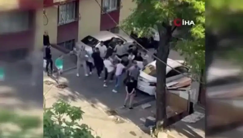 Kapıları Zorlayan Madde Bağımlısına Akıl Almaz Dayak!
