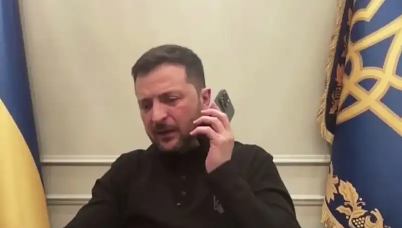 Zelenski'nin Basın Toplantısında Macron'un Sürpriz Telefonu: Ne Anlama Geliyor?