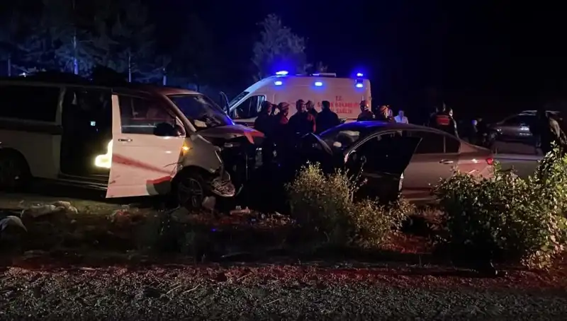 Ters Yön Faciası: Kafa Kafaya Çarpışma Sonrası Hayatını Kaybedenler Var!