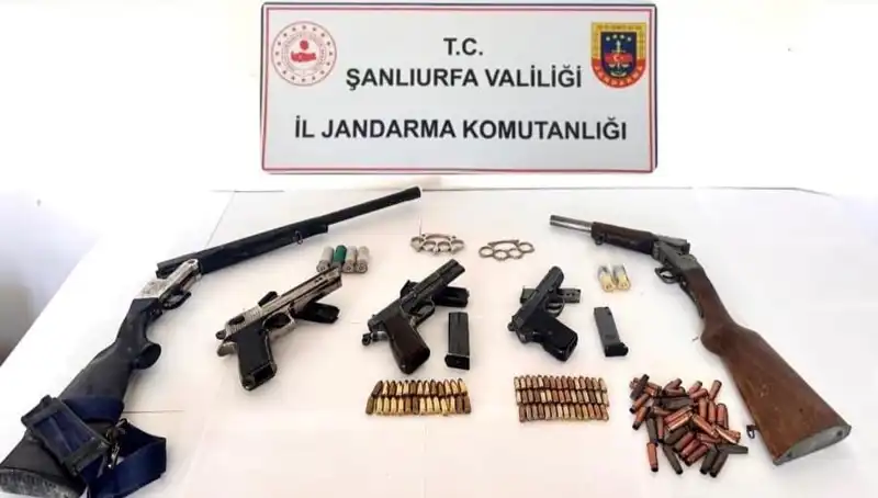 Şanlıurfa'da Ruhsatsız Silah Operasyonu: 5 Kişi Gözaltında Tutuklandı