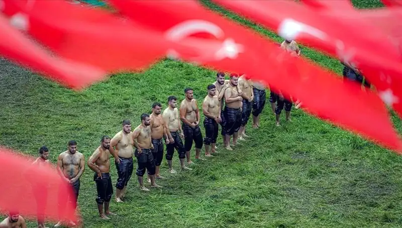 664. Tarihi Kırkpınar Yağlı Güreşleri: 40 Başpehlivan, 826 Sporcu Arenada!