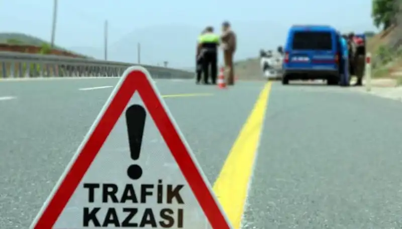 Tüyler Ürperten Kaza: Otomobil ve Kamyon Çarpıştı, Ölüm ve Yaralılar Var