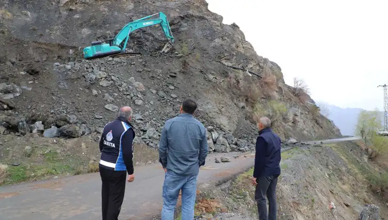 Hakkari’de Kaya Düşmelerine Karşı Alınan Önlemler Büyüyor