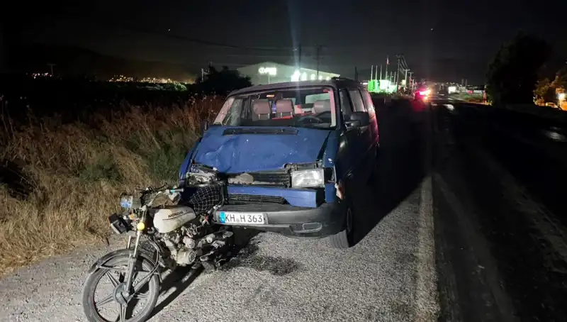 Söke’de Minibüs Motosiklete Çarptı: Feci Kaza Sonrası 3 Yaralı