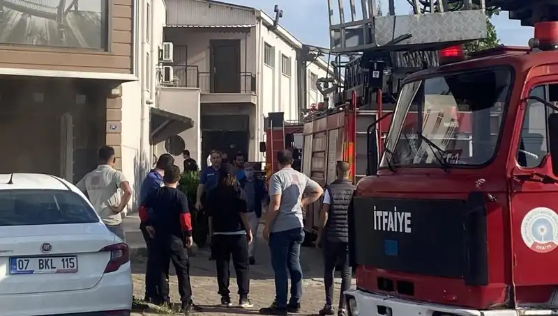 Mobilya Atölyesinde Yangın Paniği: Olay Anını ve Sonrasını Öğrenin!