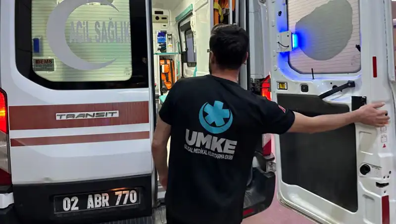 Etek Tekere Dolandı, Bisiklet Devrildi: Dikkat Çeken Kaza Anları
