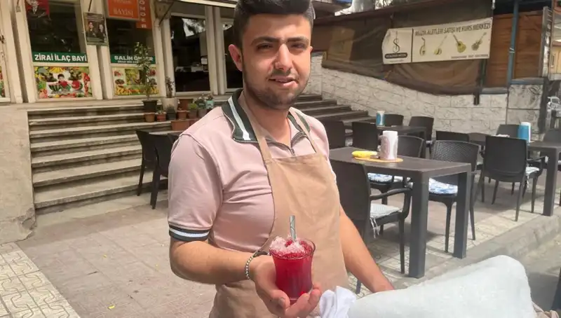 Haziran Sıcaklarında Dağların Zirvesindeki Karın Eşsiz Serinliği